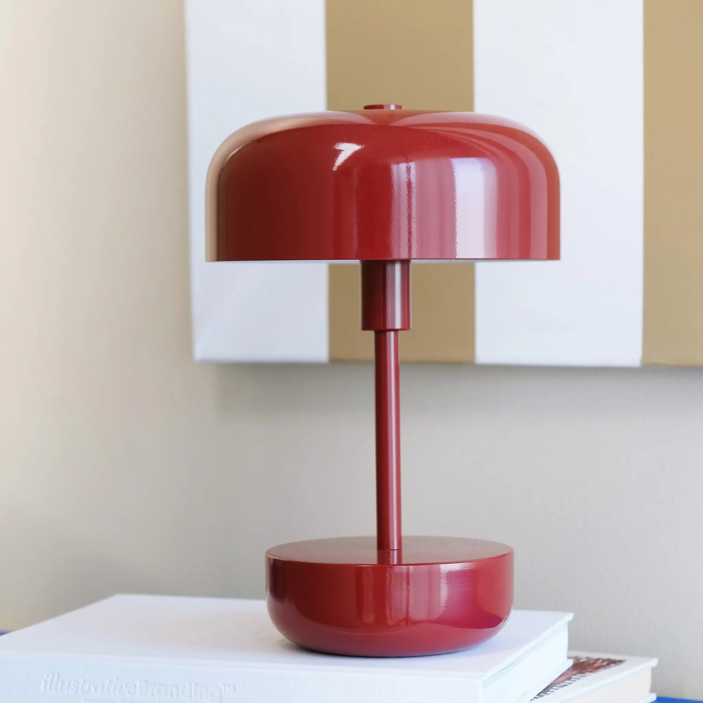 Dyberg Larsen Haipot Bordslampa LED Laddningsbar, Mörkröd