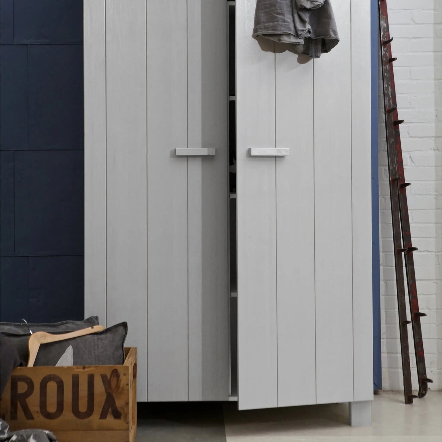 WOOOD Dennis Garderob Furu, Concrete Grey