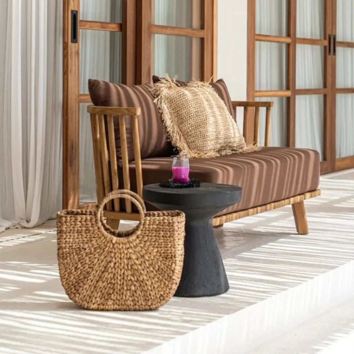 Bazar Bizar The Gravity Sidobord, Svart