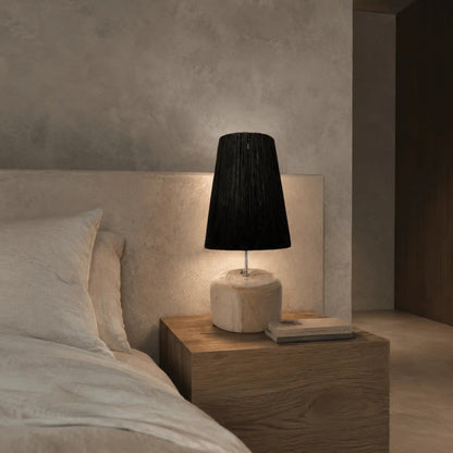 Bazar Bizar The Raffia Teak Wood Bordslampa, Natur/Svart