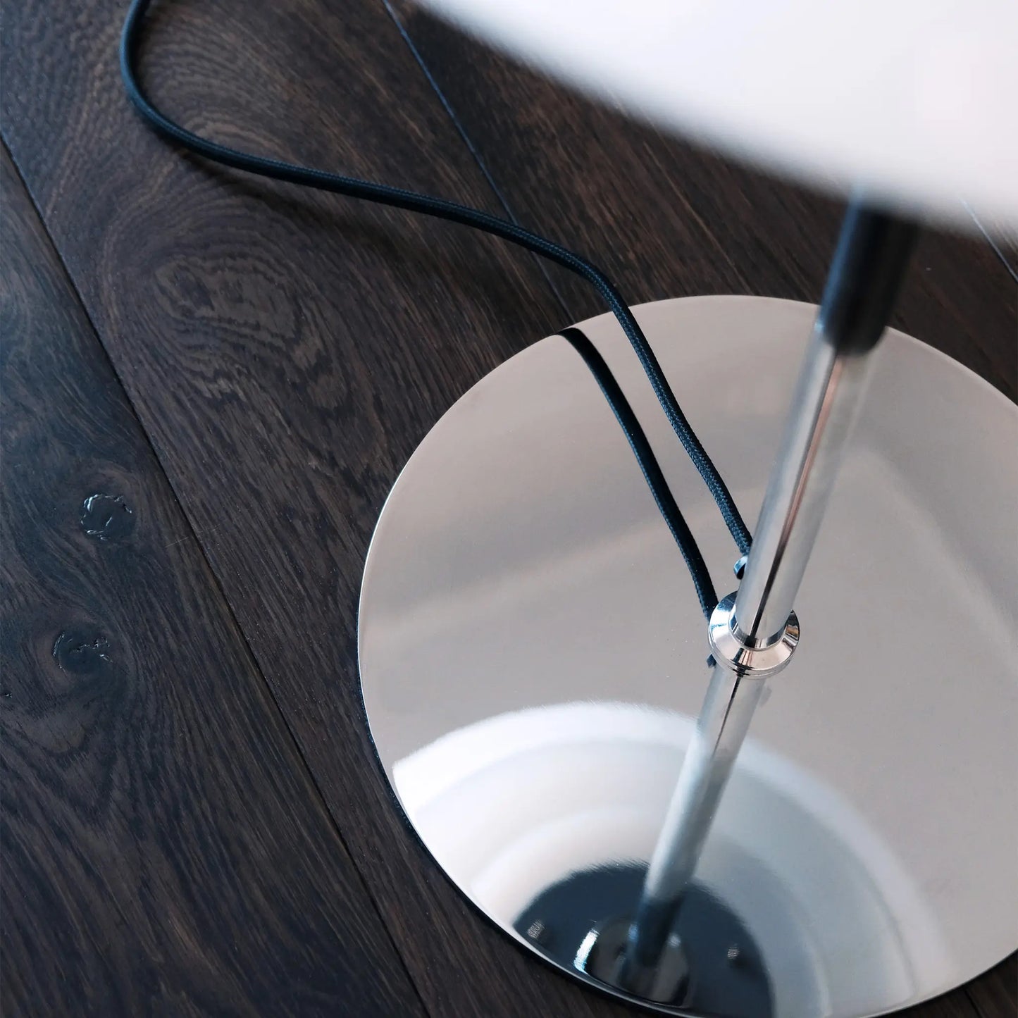 Dyberg Larsen DL31 Bordslampa, Opal/Krom
