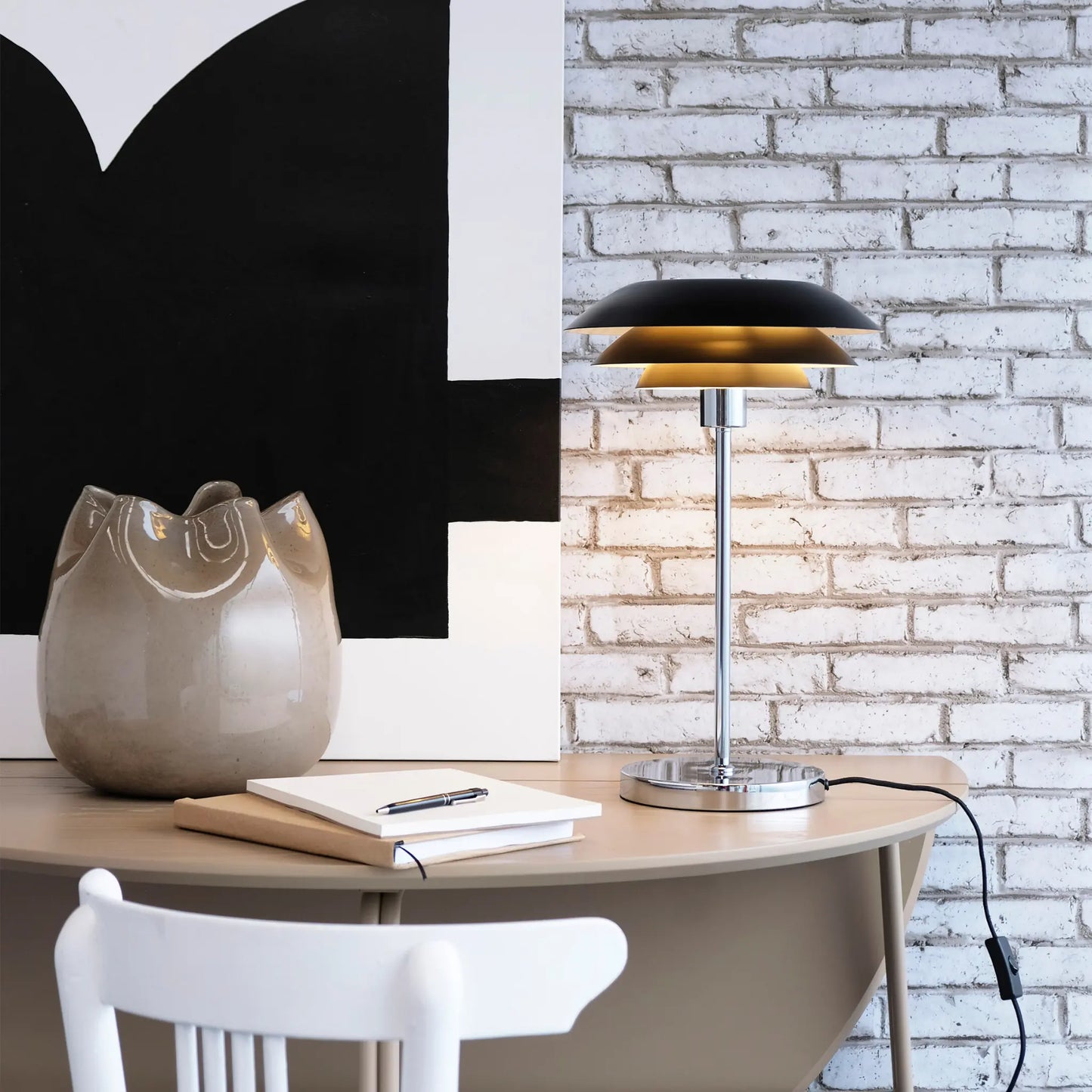 Dyberg Larsen DL31 Bordslampa, Svart