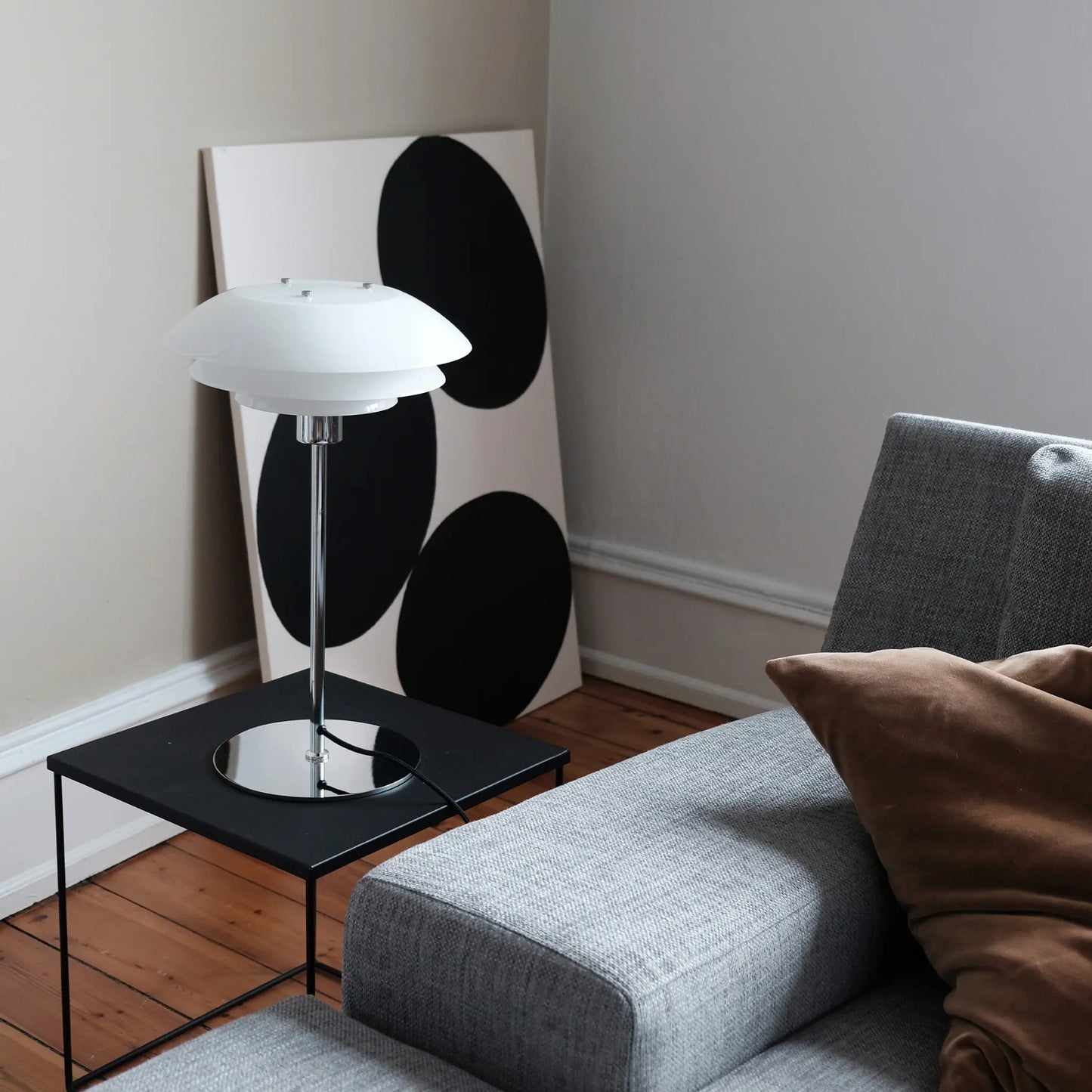 Dyberg Larsen DL31 Bordslampa, Opal/Krom