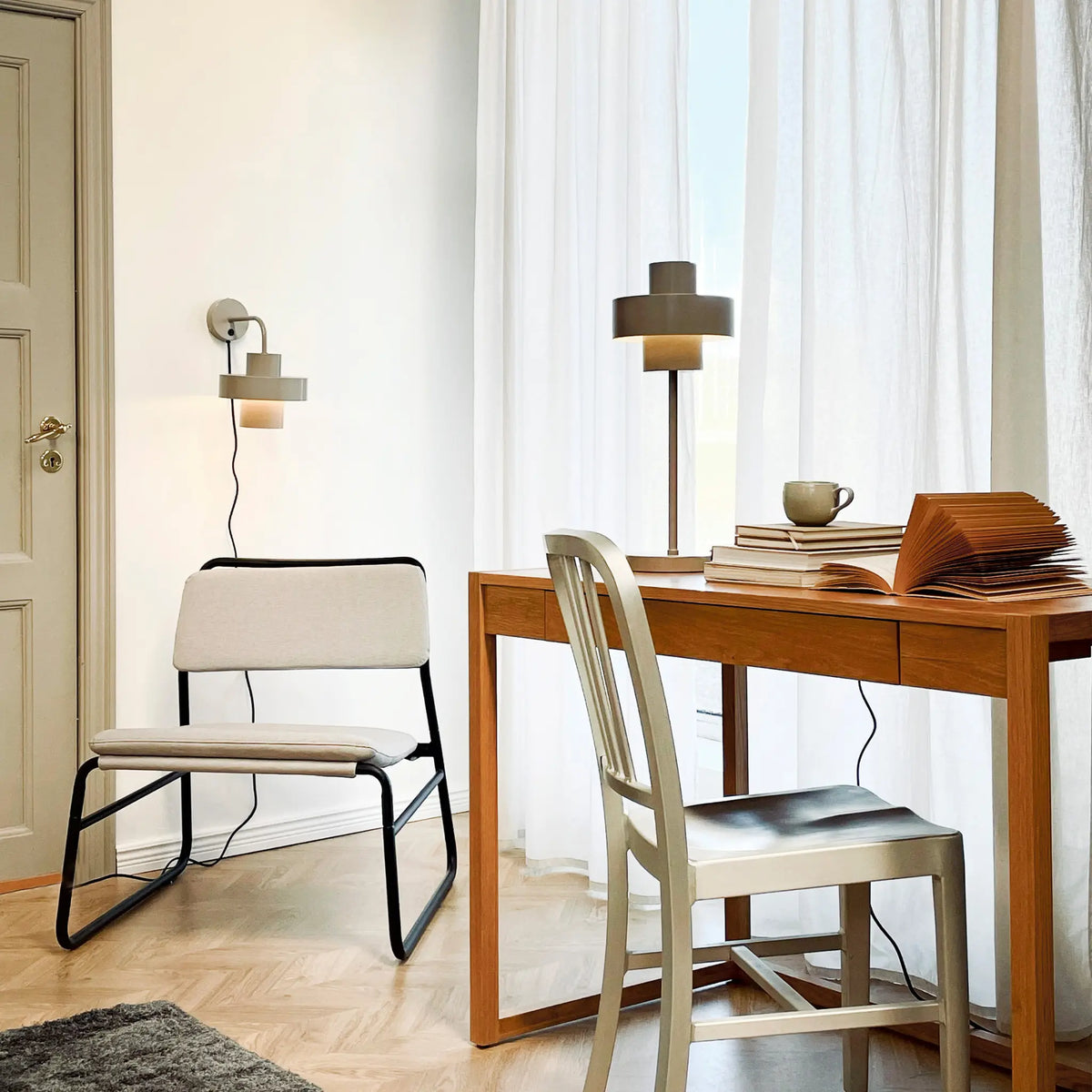 Dyberg Larsen Stoke Bordslampa 20 cm, Varmgrå