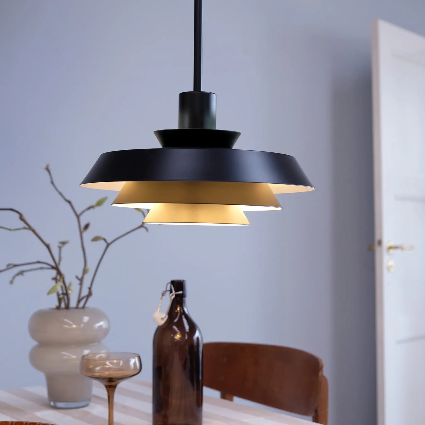 Dyberg Larsen DL30 Taklampa, Svart