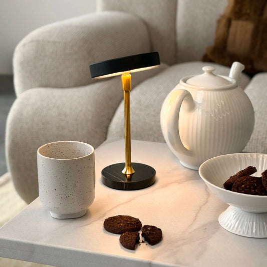 Dyberg Larsen Moonlight Bordslampa LED Laddningsbar, Svart/Mässing/Marmor