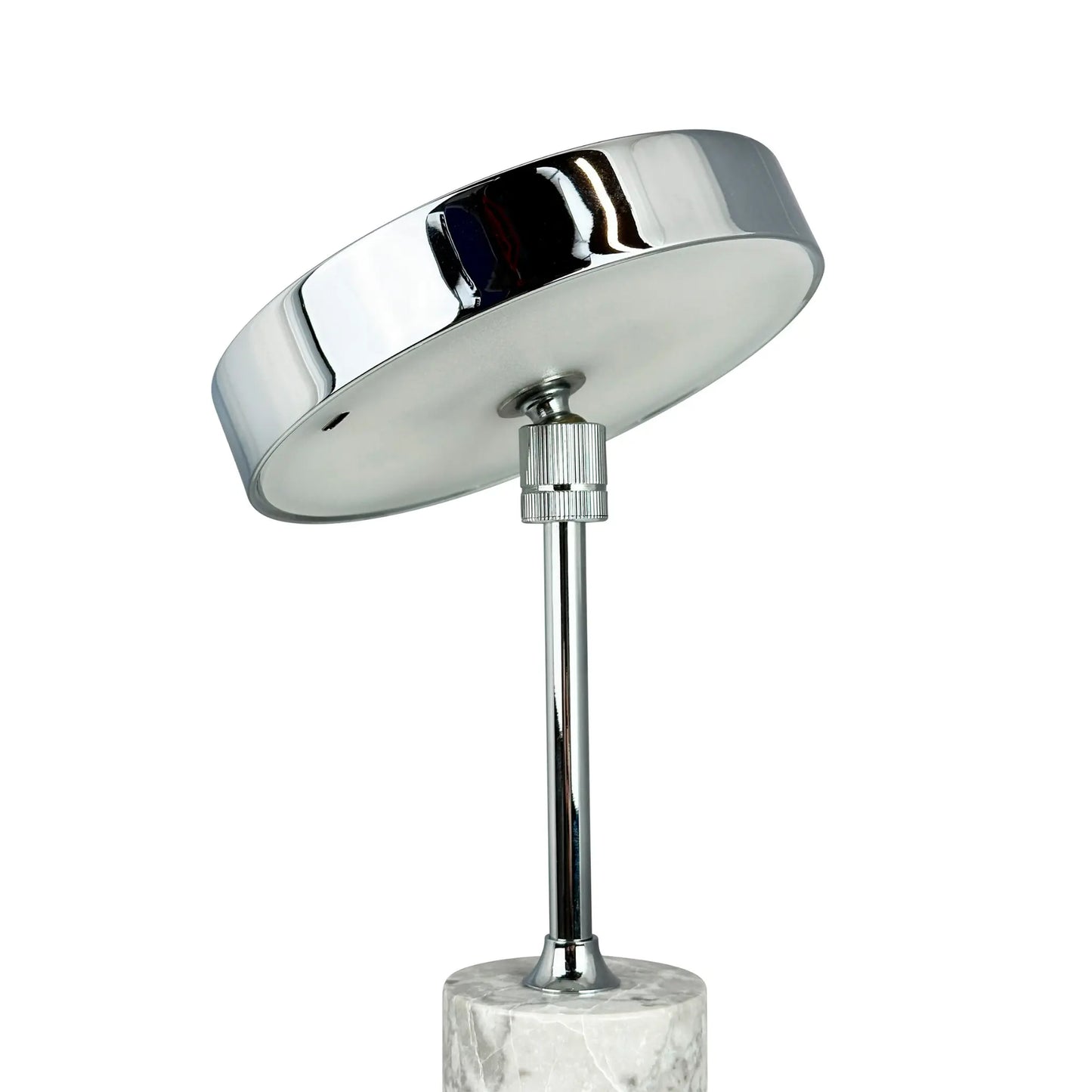 Dyberg Larsen Starlight Bordslampa LED Laddningsbar, Krom/Grå marmor