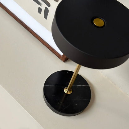 Dyberg Larsen Moonlight Bordslampa LED Laddningsbar, Svart/Mässing/Marmor