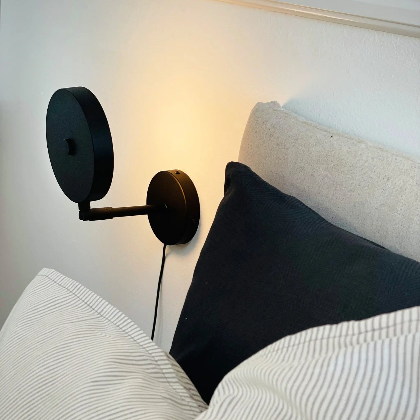 Dyberg Larsen Starlight Vägglampa, Svart