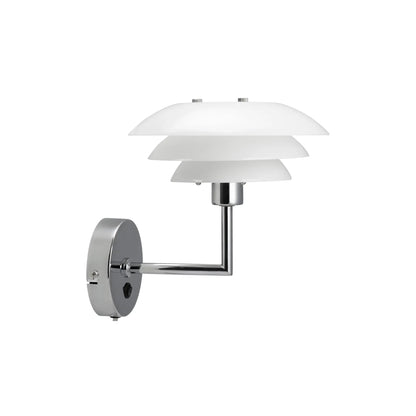 Dyberg Larsen DL20 Vägglampa, Opal/Krom