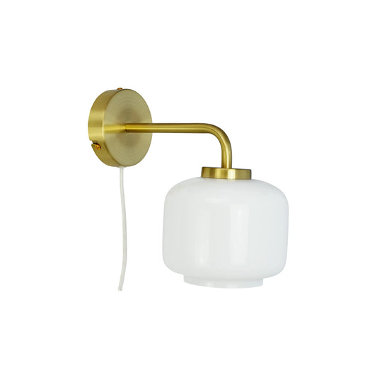 Dyberg Larsen Arp Vägglampa Ø15 cm, Opal/Mässing