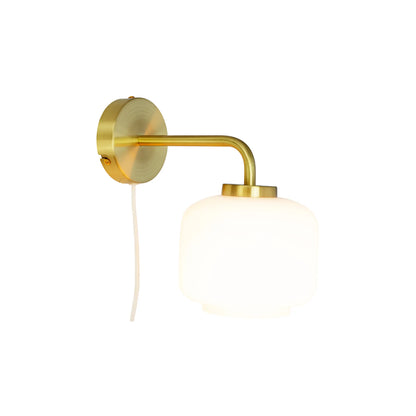 Dyberg Larsen Arp Vägglampa Ø15 cm, Opal/Mässing