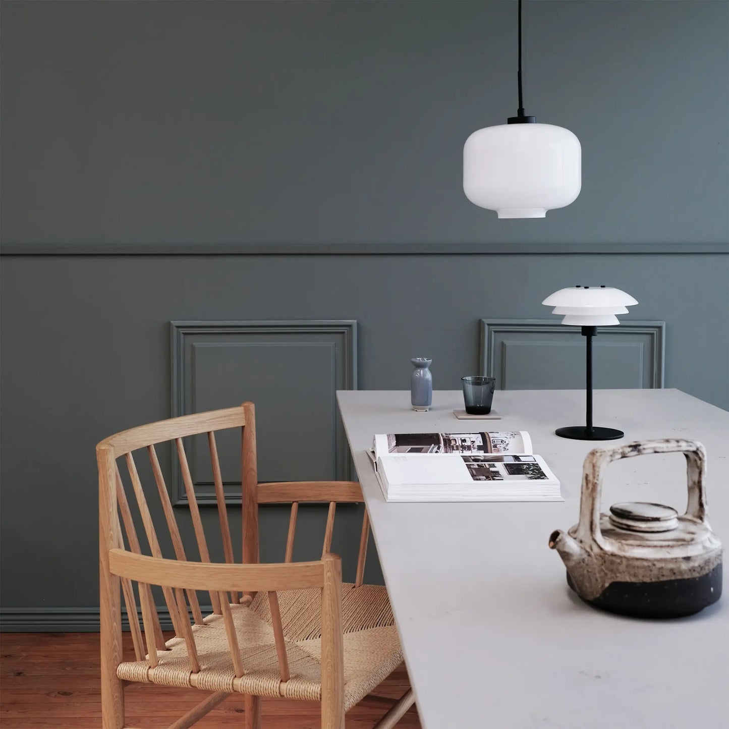 Dyberg Larsen ARP Taklampa Ø25 cm, Opal/Svart