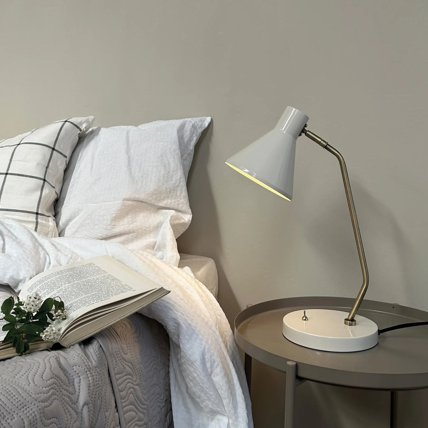 Dyberg Larsen Sleep Bordslampa, Blankvit/Antikmässing
