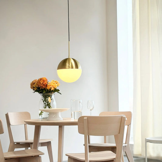 Dyberg Larsen Nova Taklampa Ø25 cm, Opal/Mässing