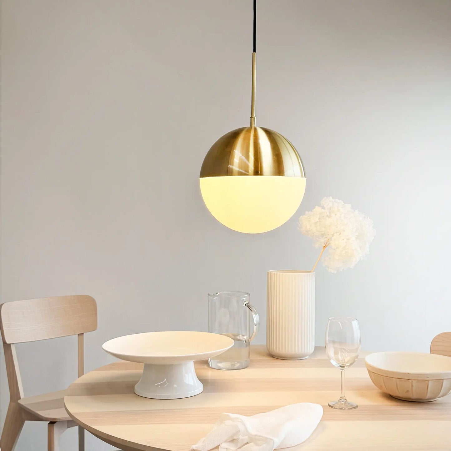 Dyberg Larsen Nova Taklampa Ø25 cm, Opal/Mässing
