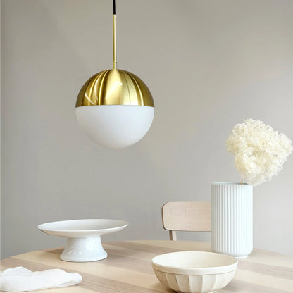 Dyberg Larsen Nova Taklampa Ø25 cm, Opal/Mässing