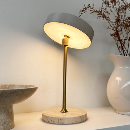 Dyberg Larsen Moonlight Bordslampa LED Laddningsbar, Beige/Mässing/Travertin