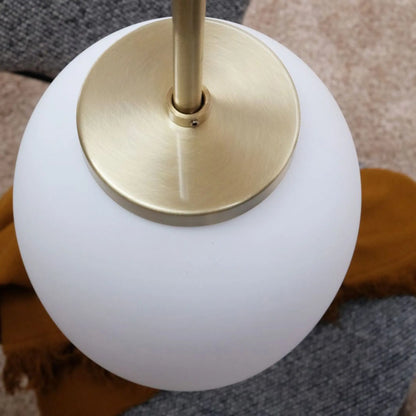 Dyberg Larsen DL39 Taklampa, Opal/Mässing