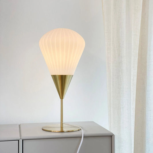 Dyberg Larsen Ballon Bordslampa, Opal/Mässing