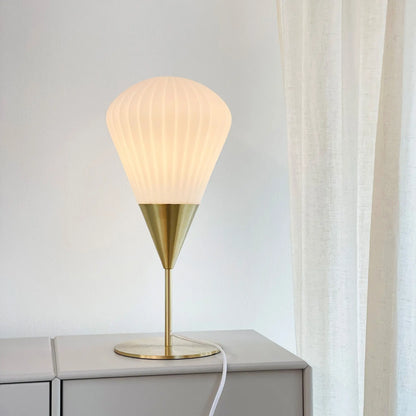 Dyberg Larsen Ballon Bordslampa, Opal/Mässing