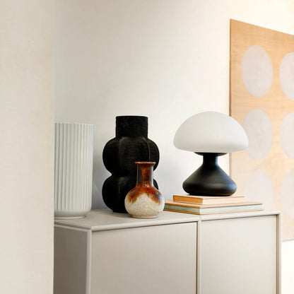 Dyberg Larsen Trophy Bordslampa, Opal/Svart