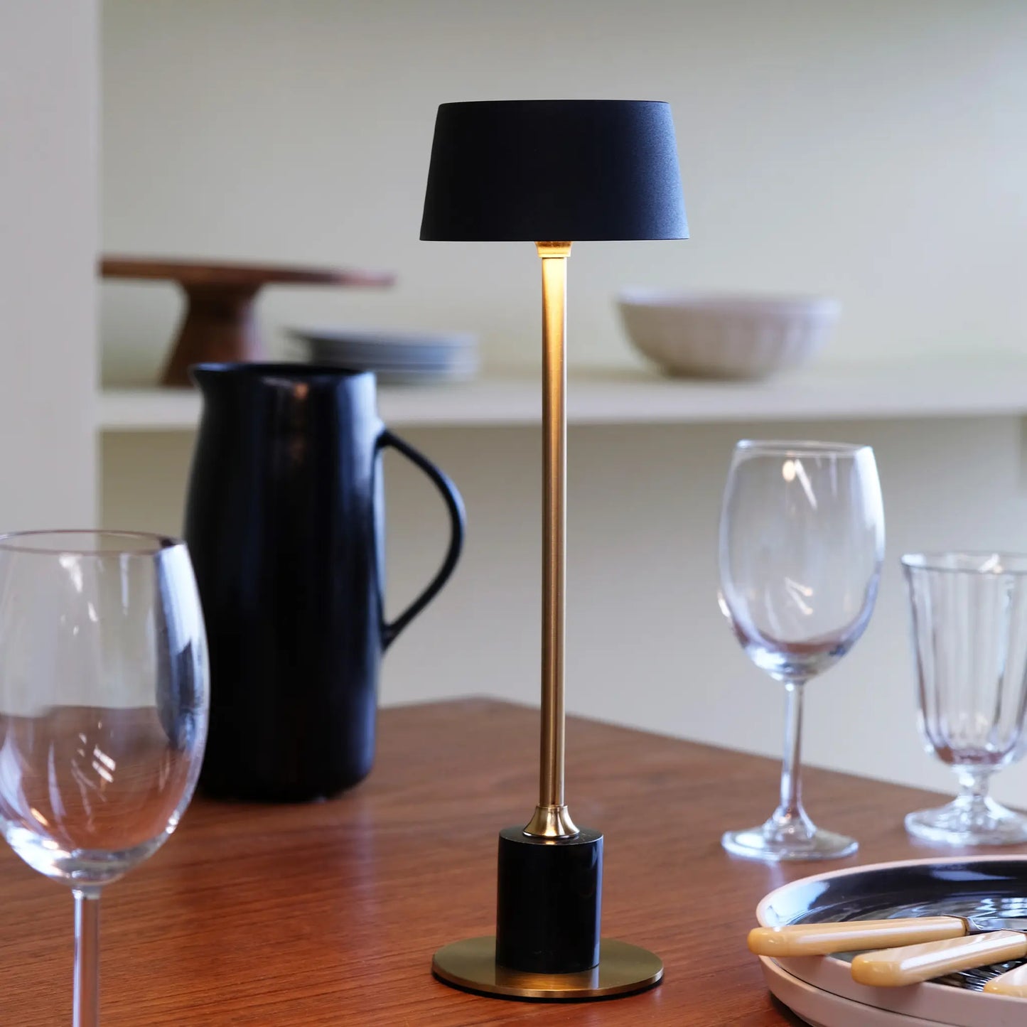 Dyberg Larsen Yoyo Bordslampa LED Laddningsbar, Svart/Mässing
