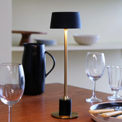 Dyberg Larsen Yoyo Bordslampa LED Laddningsbar, Svart/Mässing