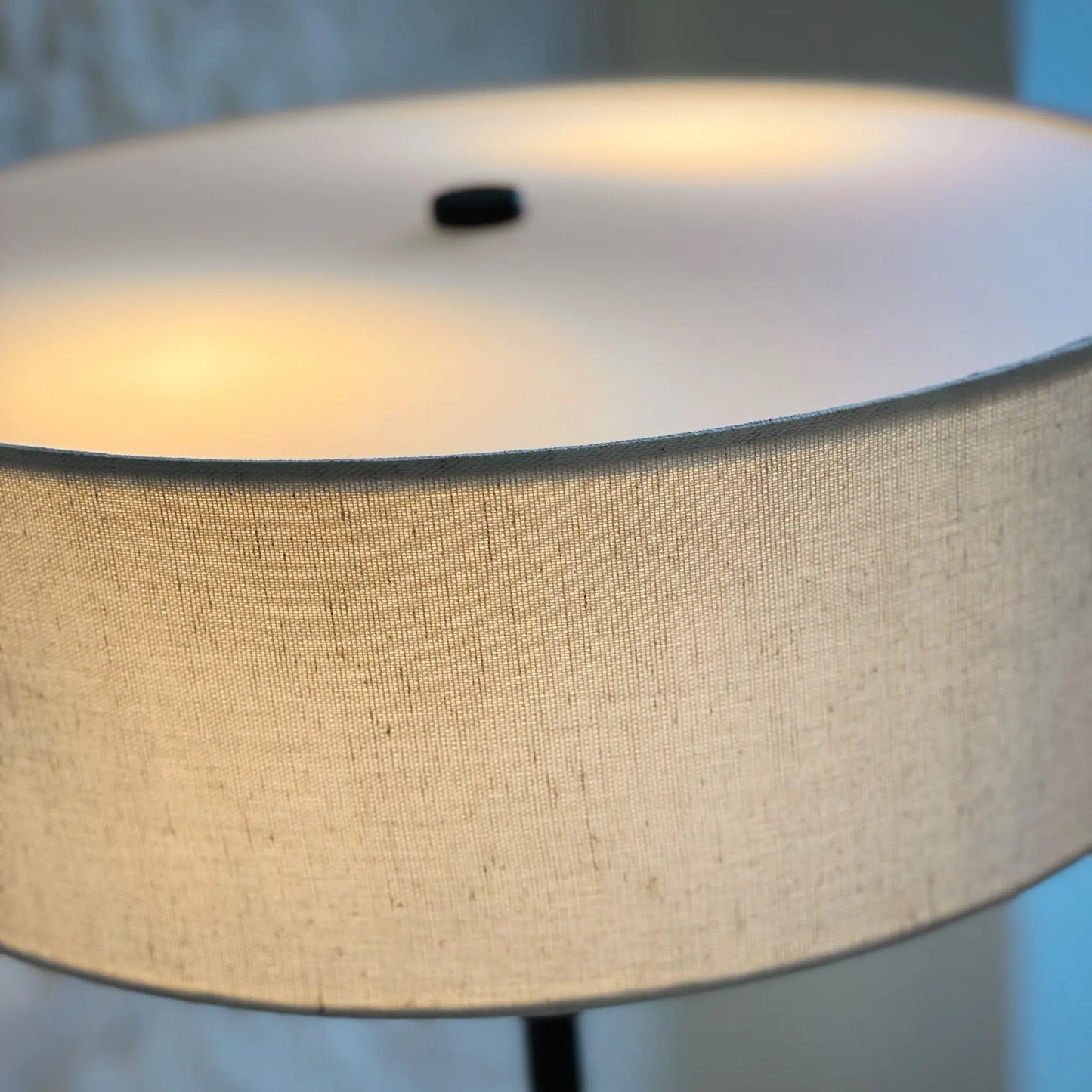 Dyberg Larsen Calix Bordslampa med tygskärm, Svart/Natur