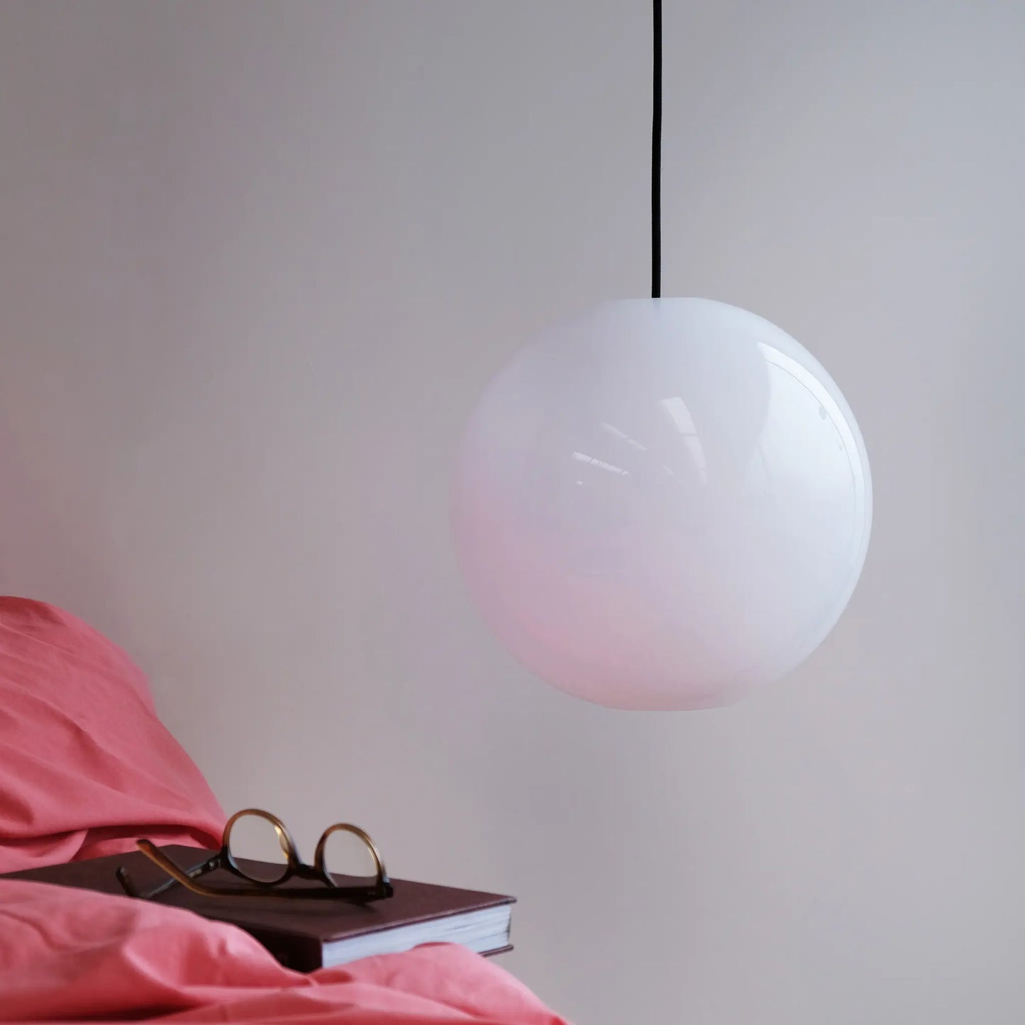 Dyberg Larsen Cafè Opal Taklampa Ø30 cm, Opal