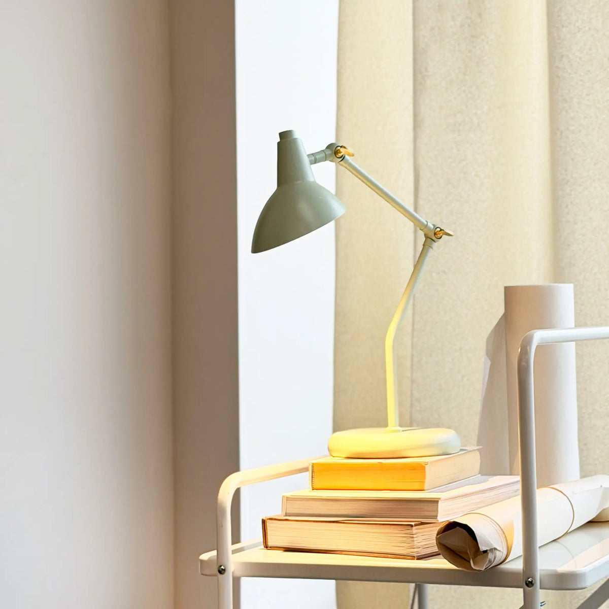 Dyberg Larsen Vela Bordslampa, Mintgrön