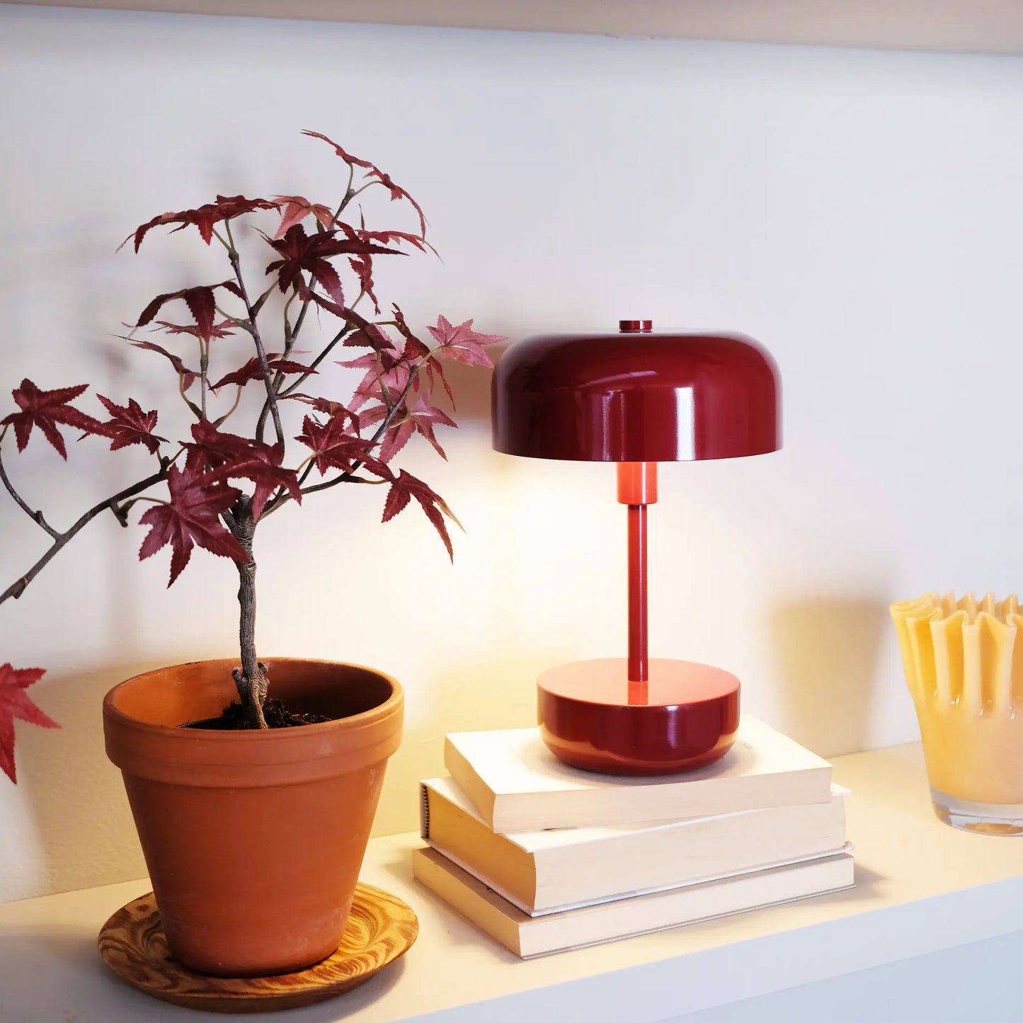 Dyberg Larsen Haipot Bordslampa LED Laddningsbar, Mörkröd