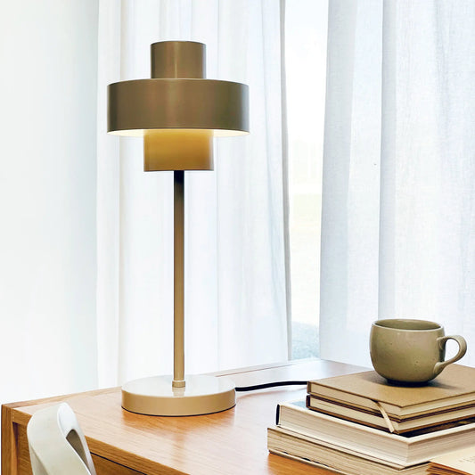 Dyberg Larsen Stoke Bordslampa, Varmgrå