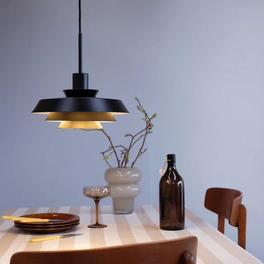 Dyberg Larsen DL30 Taklampa, Svart