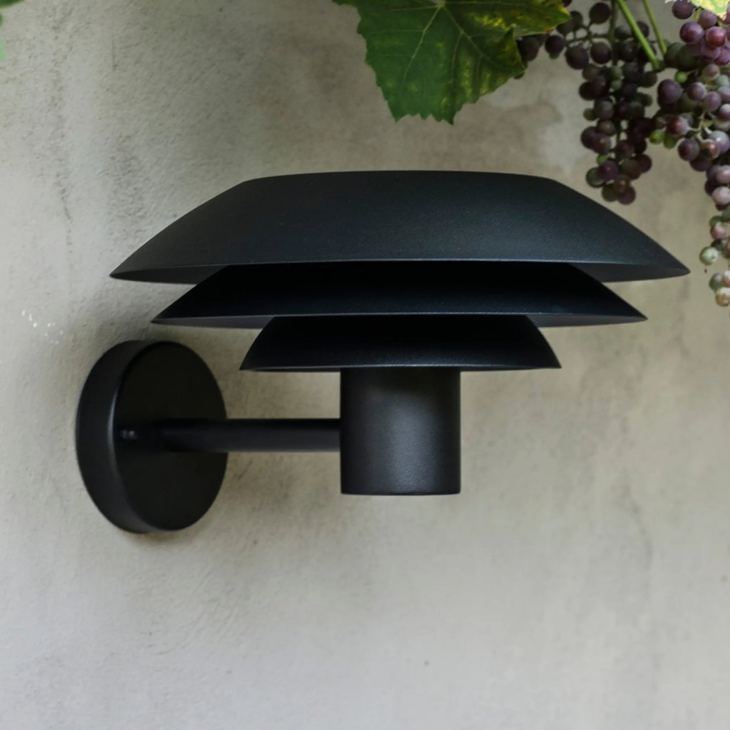 Dyberg Larsen DL31 Utomhusvägglampa, Svart
