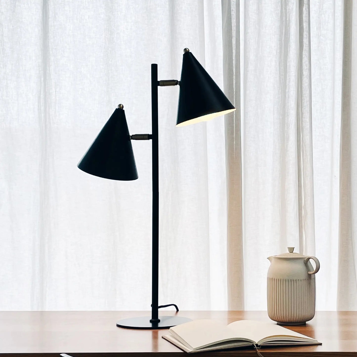 Dyberg Larsen Rouen Bordslampa med 2 skärmar, Svart