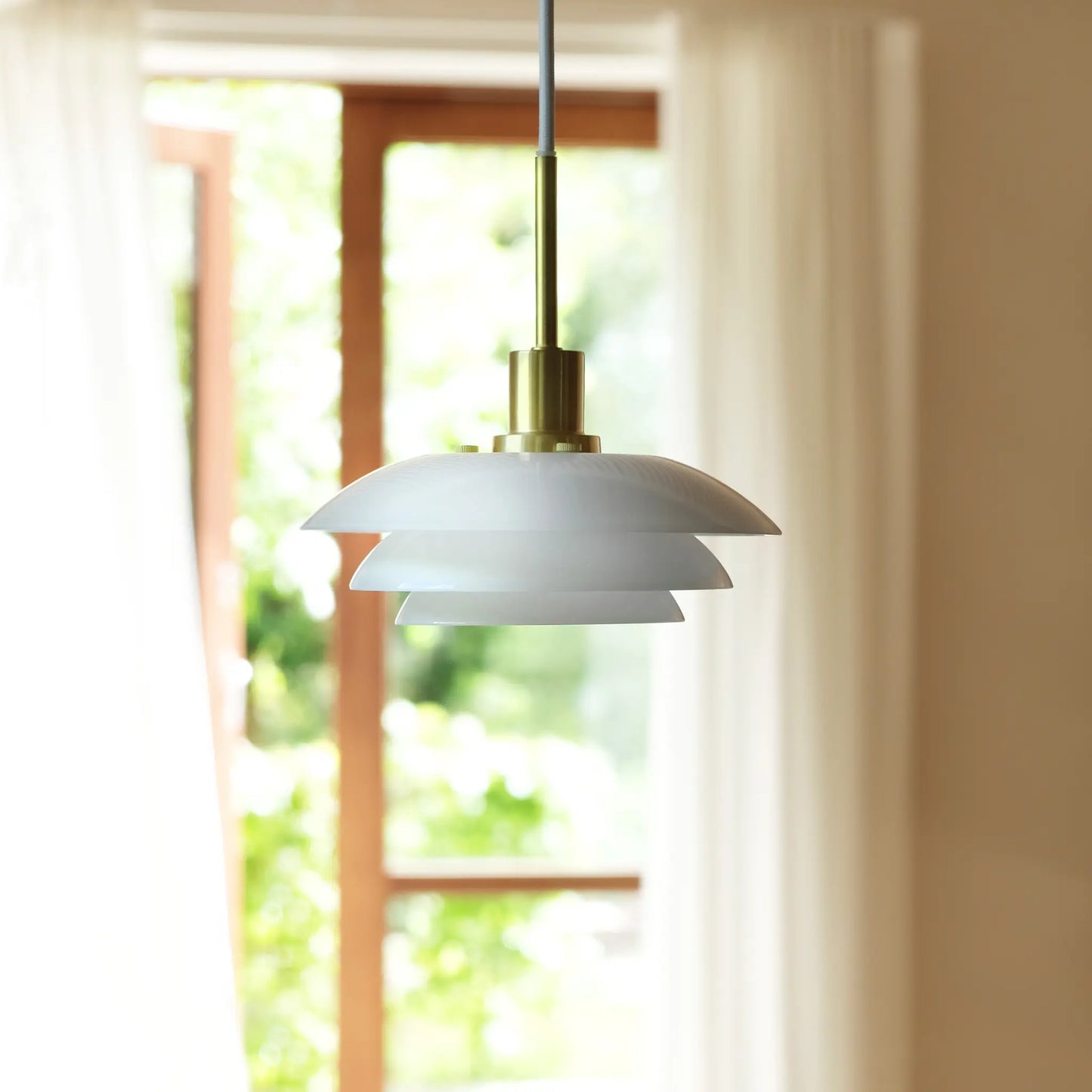 Dyberg Larsen DL31 Taklampa, Opal/Mässing