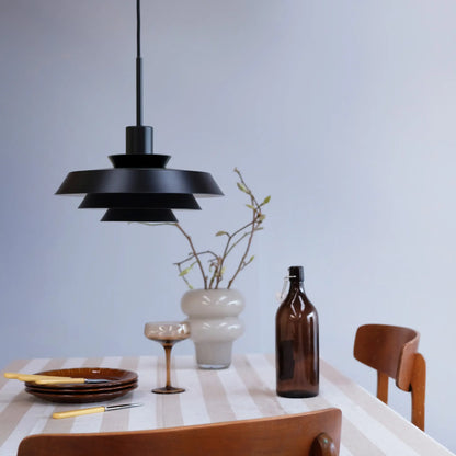 Dyberg Larsen DL30 Taklampa, Svart