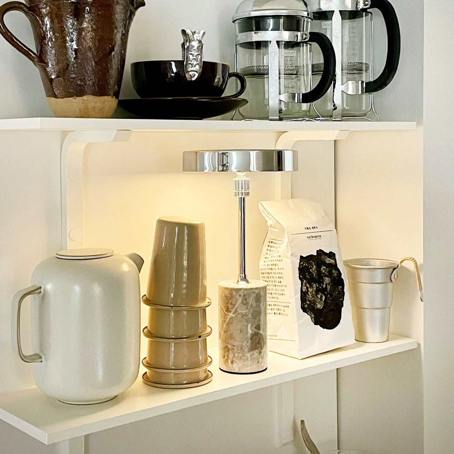 Dyberg Larsen Starlight Bordslampa LED Laddningsbar, Krom/Grå marmor