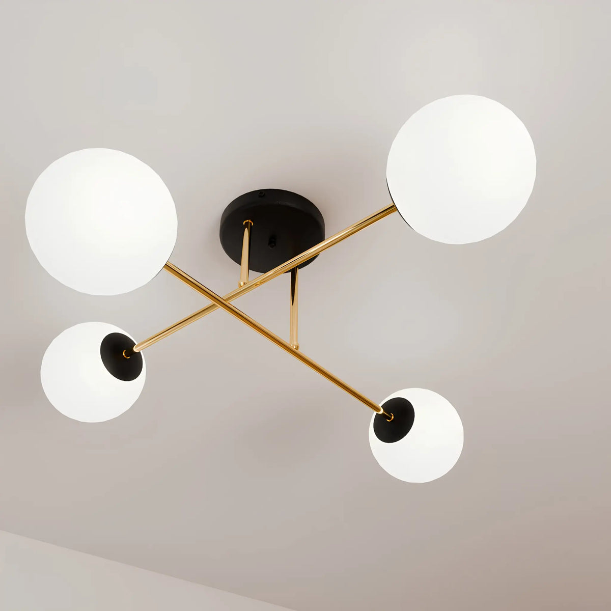 Emibig Magnum Taklampa 4-ljus 55x75 cm, Svart/Guld