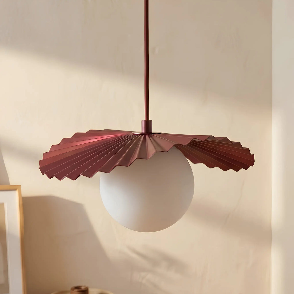 Emibig Flora Pendellampa 3-ljus Ø42 cm, Vinröd