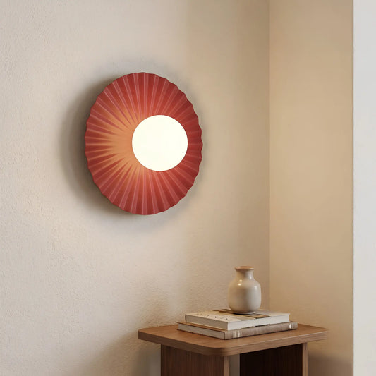 Emibig Umbra Vägglampa 25x25 cm, Vinröd