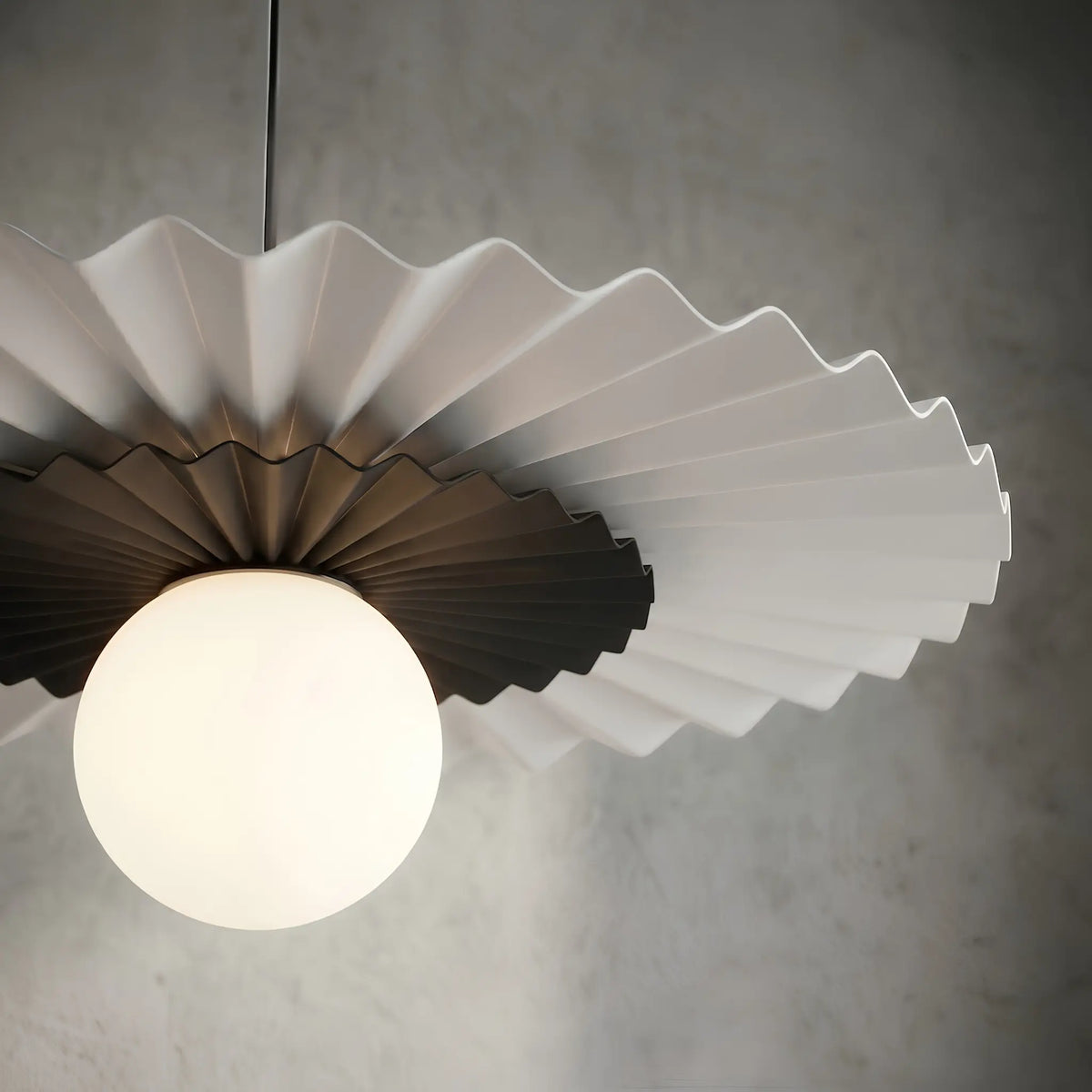 Emibig Umbra Pendellampa Ø35 cm, Svart/Vit