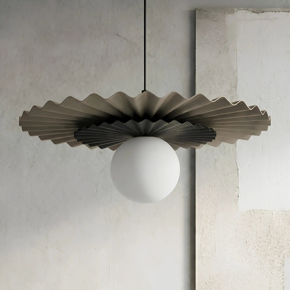 Emibig Umbra Pendellampa Ø35 cm, Svart/Beige