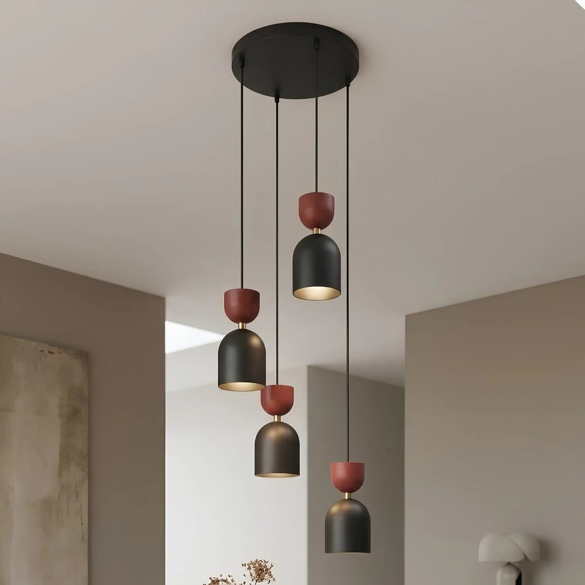 Emibig Gaudi Pendellampa 4-ljus Ø38 cm, Svart/Vinröd