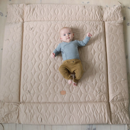 Filibabba Aktivitetsnest Mjuk Quilt, Doeskin