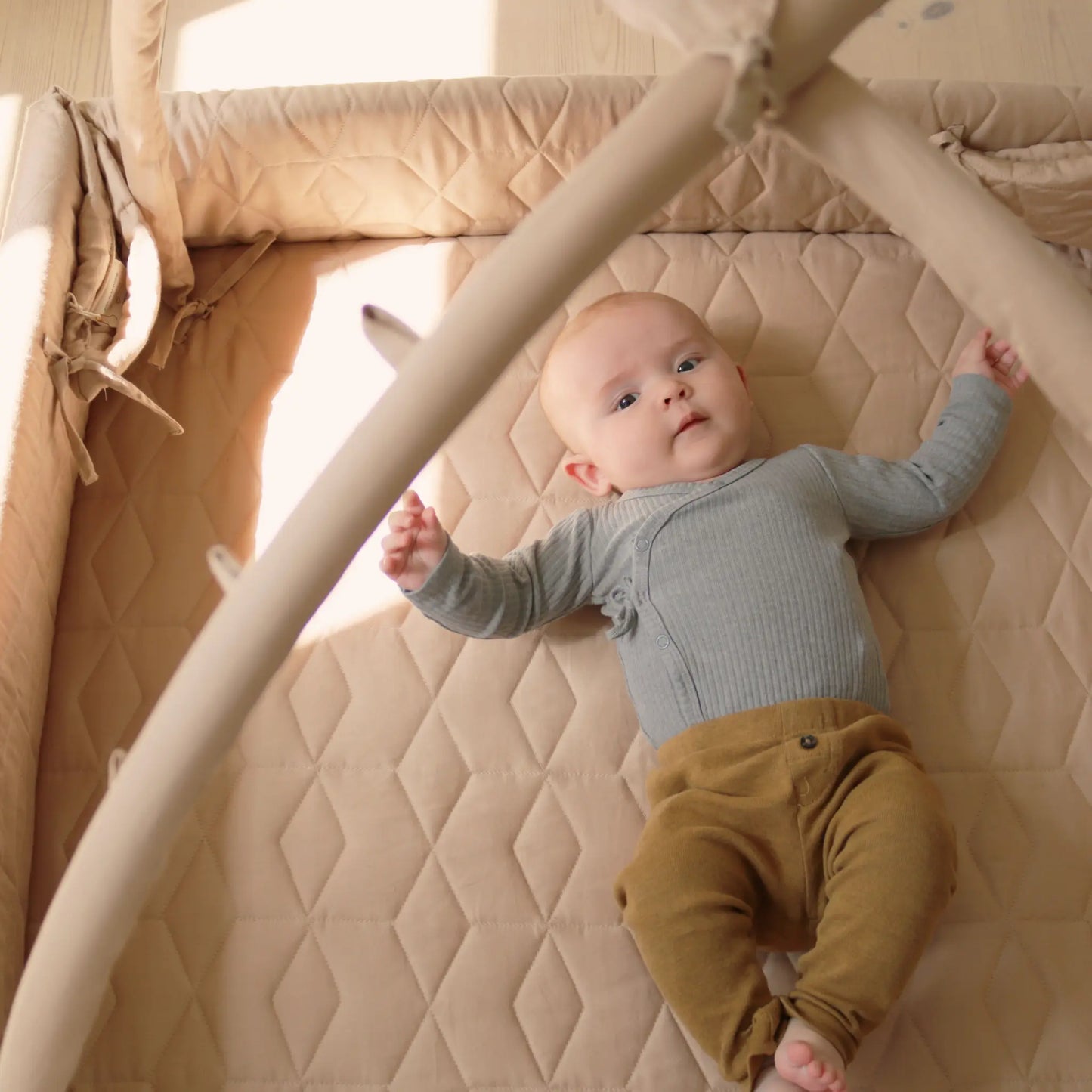 Filibabba Aktivitetsnest Mjuk Quilt, Doeskin