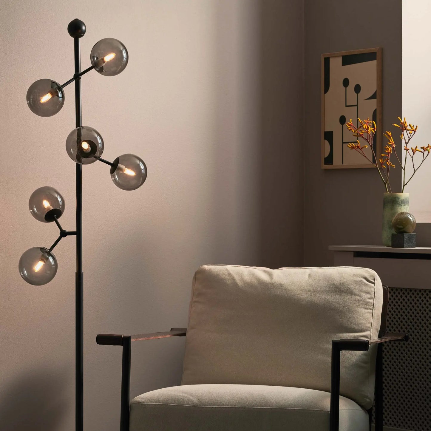 Halo Design Atom Golvlampa, Smoke/Svart