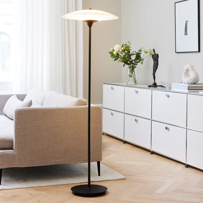 Halo Design Baroni Golvlampa Ø46 cm, Opal/Svart