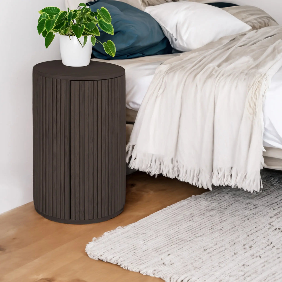 Holmen Tonga Sängbord Vänsterhängt Ø40 cm, Brun